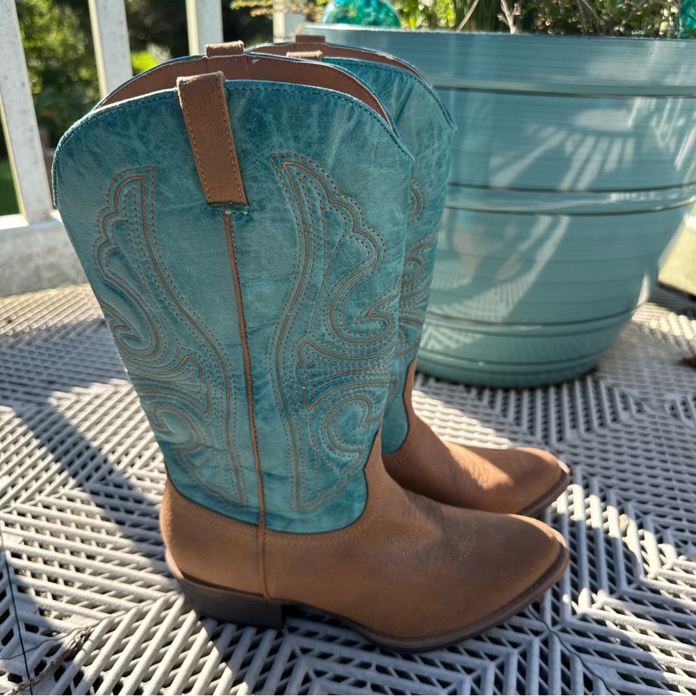 Western Teal and Brown Heeled Cowboy Boots size 8.5